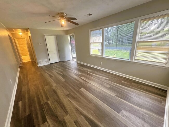 1644 Russwood Rd