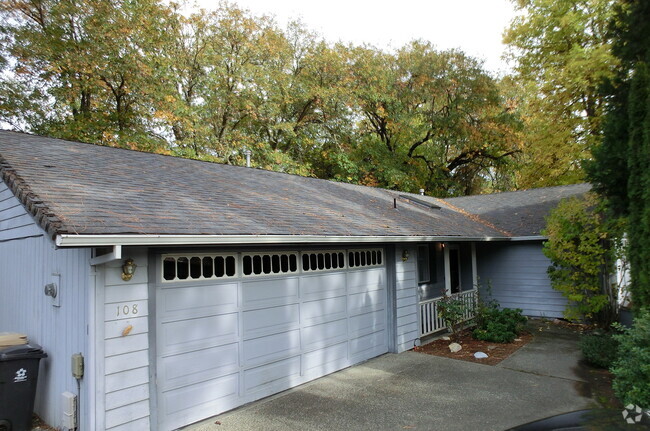 Building Photo - Beautiful Home In Quiet Neighborhood