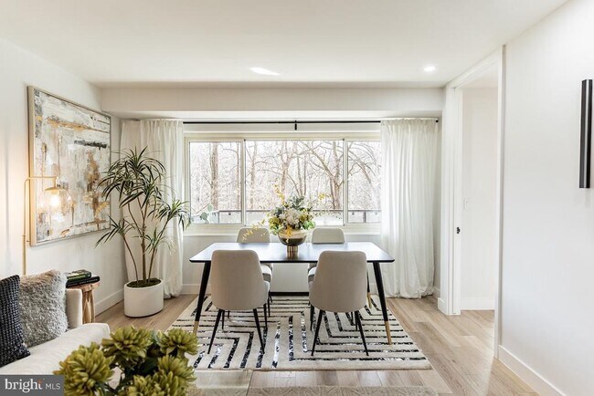 Photo - 4201 Cathedral Ave NW Unit 306E