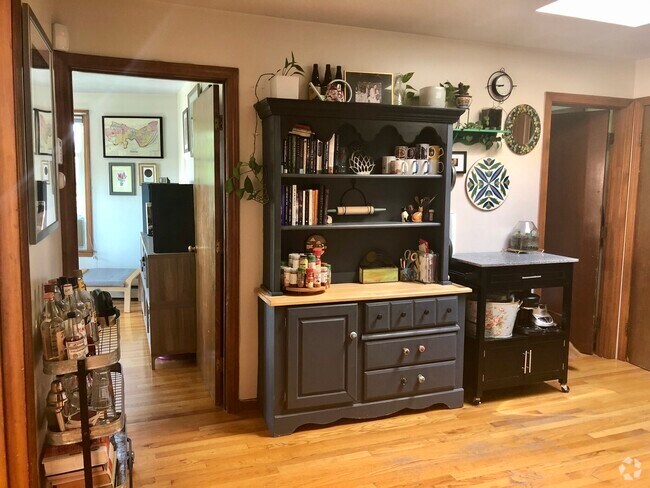 Building Photo - 237 Columbia St Unit 235-4L Rental