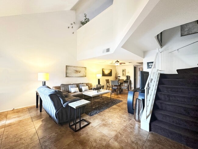 Photo - 1211 N Miller Rd