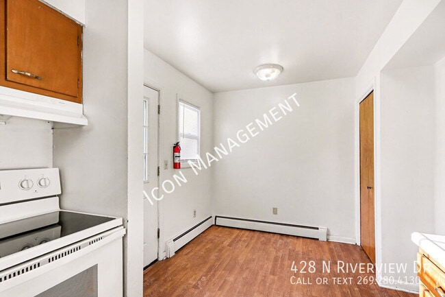 Photo - 428 N Riverview Dr