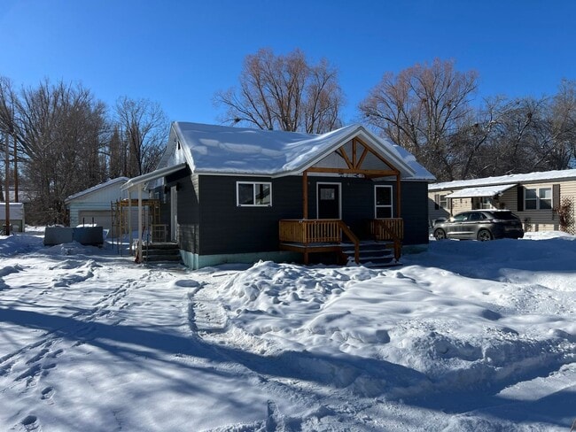 Building Photo - 2 Bed 1 Bath Fully Remodeled Home W/ Detached Garage and Many Amenities