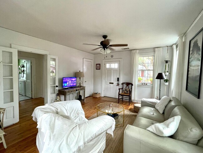 Photo - 12 W 51st St