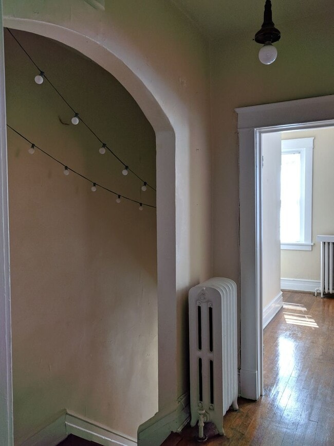 Photo - 118 S Colonial Ave Unit Upper Flat