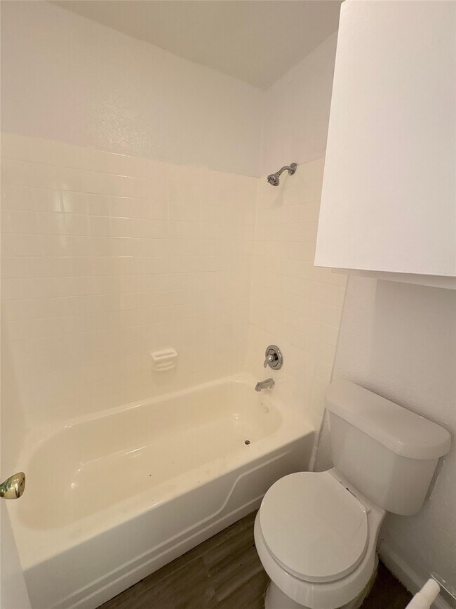 Photo - 5625 Antoine Dr Unidad 1005