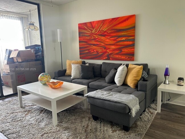 Photo - 2851 Somerset Dr Unidad 307