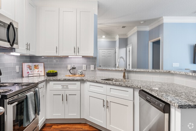 2BR, 2BA - 1295SF - Kitchen