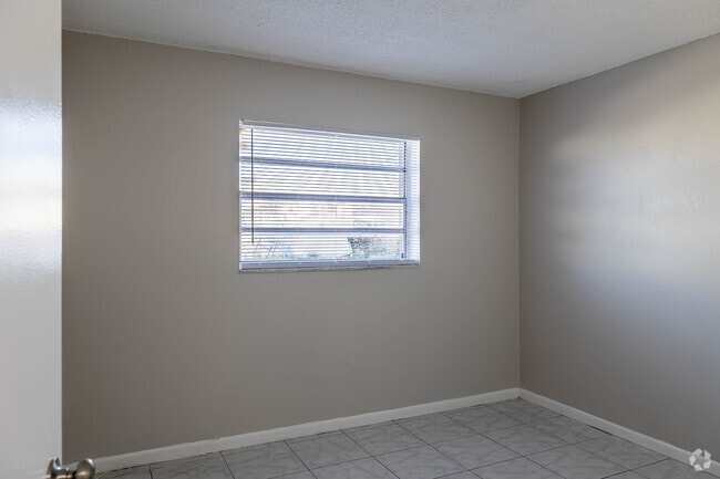 2 habitaciones, 1 baño - 760 pies cuadrados - Palm Court Apartments