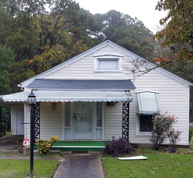Photo - 1713 Thru St