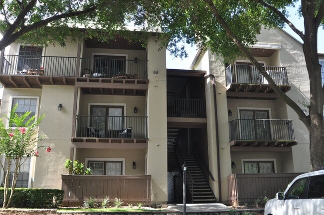 Building Photo - ALTAMONTE SPRINGS: Gated Community Oasis of Pearl Lake - 1 bed/1 bath, Ground Floor Unit 106