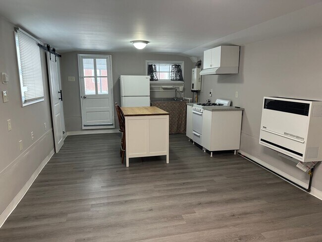 Building Photo - 4935 8th Ave Unit Rear