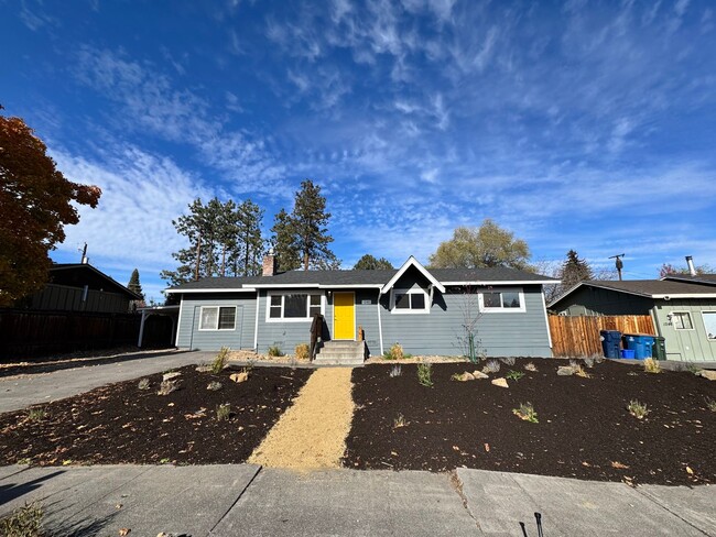 Photo - FOR RENT: UNFURNISHED: - Super Sweet Cottage style home in Midtown Bend.