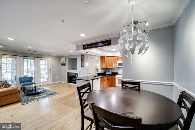 Photo - 6603 Thackwell Way Unidad 4C