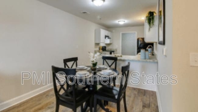 Building Photo - 208 Walnut Hill Dr Unit B