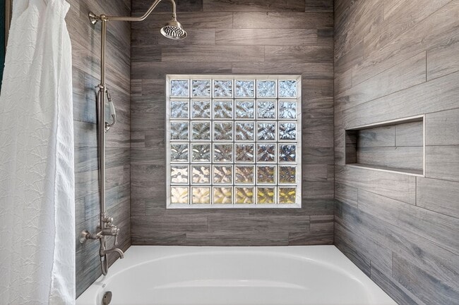 Building Photo - 207 Hearthstone Cir