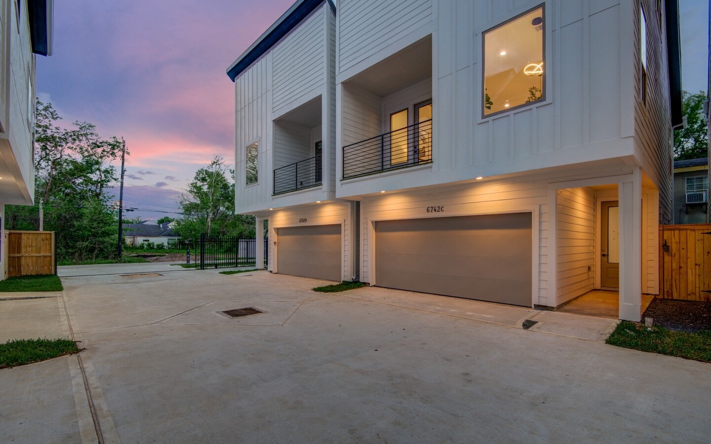 Photo - 6742 Peerless St