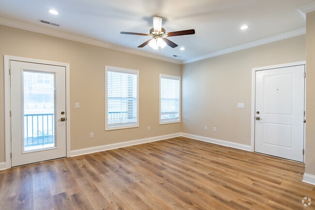 1BR, 1BA 800SF - Living Room