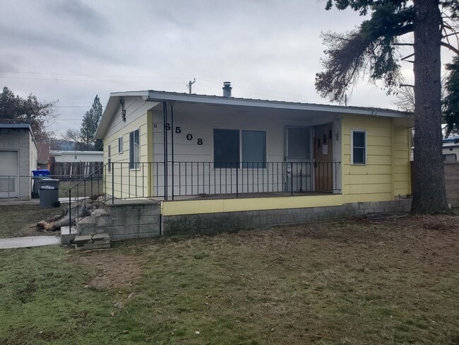 Building Photo - Spacious 2 BR/ 1BA Spokane Valley Home