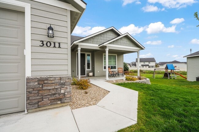 Photo - STUNNING 3bd/2ba Custom Home w/3 Car Garage on a Huge Lot!