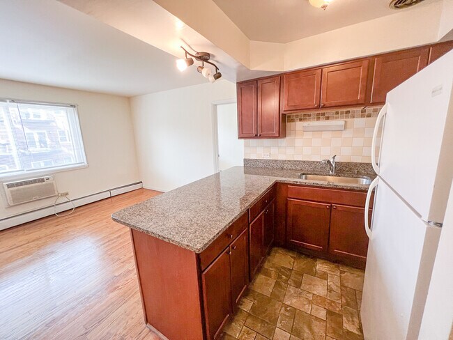 Photo - 6110 N Kenmore Ave