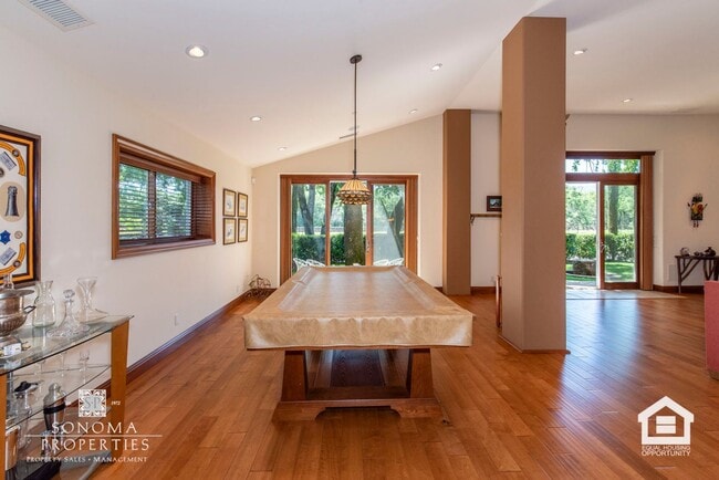 Photo - Stunning 4 Bedroom / 2 Bathroom Home Surrounded by Vineyards & Breathtaking Views