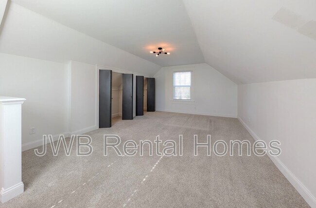 Photo - 1731 Silver St