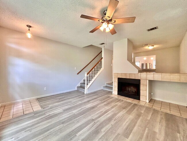 Photo - Lovely Rental with 2 Beds, 2.5 Baths & Spa...