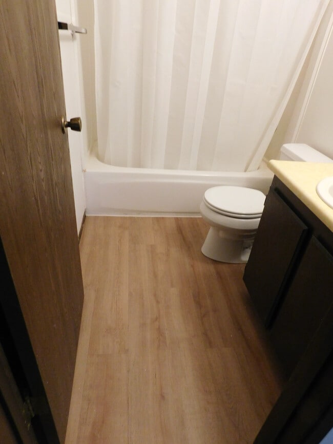 Full bath with new LVP flooring.