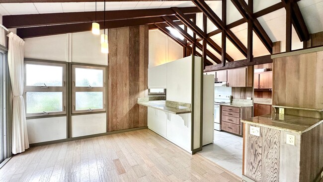 Building Photo - Spacious 3 BED/3 BATH Classic Maunawili Ho... Rental