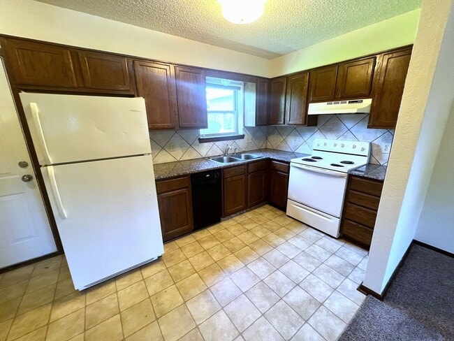 Photo - Town Houses Unit 810 Jenkins