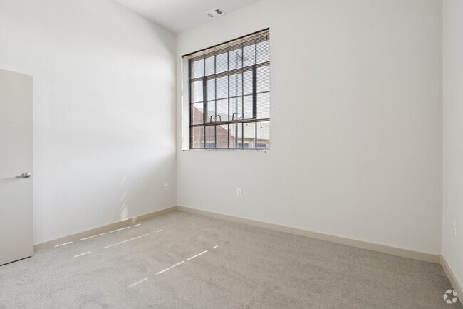 2BR, 2BA - 900SF - Bedroom