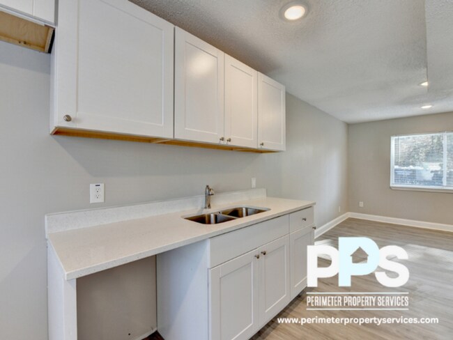 Photo - 390 W Lake Ave NW