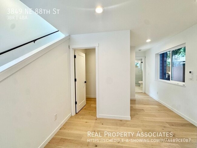 Photo - 3849 NE 88th St