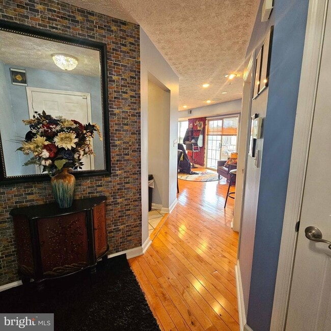 Photo - 6600 St Ignatius Dr Unidad 304