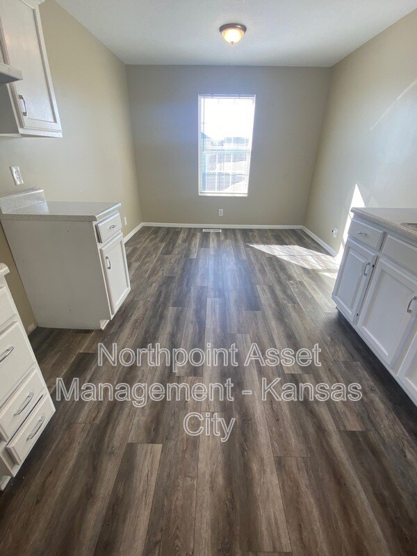 Photo - 1112 Carriage Ln