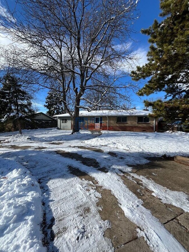 Photo - 865 Balsam St