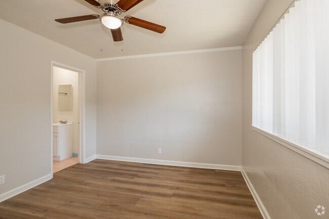 1BR, 1BA - 550SF - Bedroom