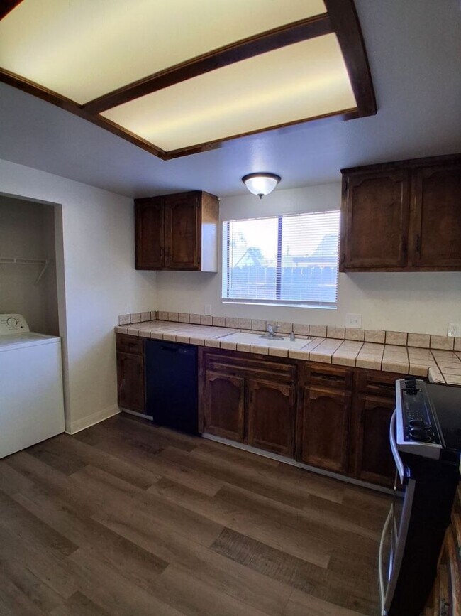 Photo - 2306 N Fruit Ave Unit 101