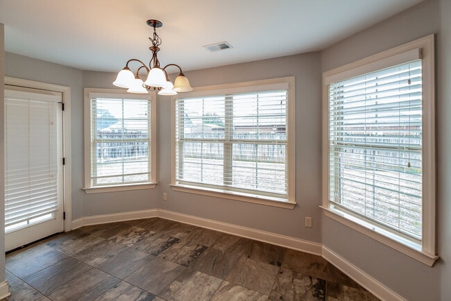 Photo - 3145 Pinetree Loop N