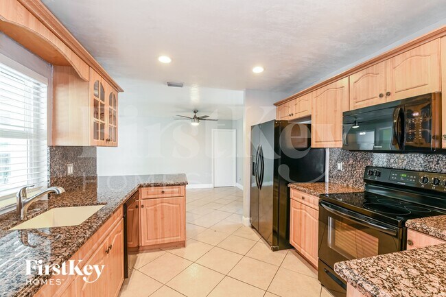 Photo - 528 SE 17th Ave