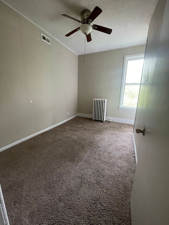 Photo - 2824 8th Ave Unit 2824 Apt 2 (Upper)