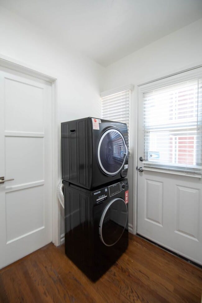 Photo - 10839 Moorpark St Unit 39