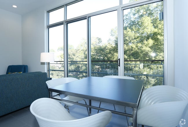 3BR, 3BA - 1500sf 2- Dining Area
