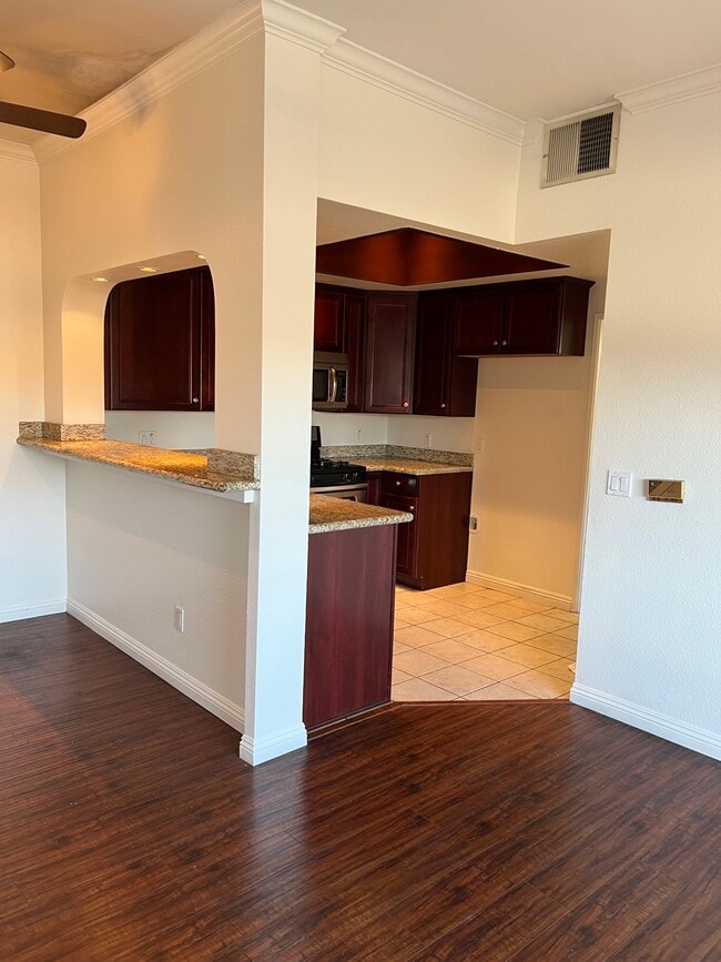 10943 Laurel Canyon Blvd Unidad C-20