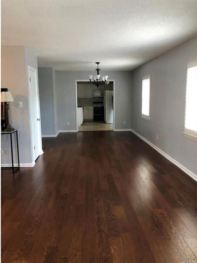 Photo - 2461 Price St