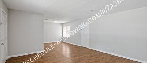 Photo - 2253 Collier St