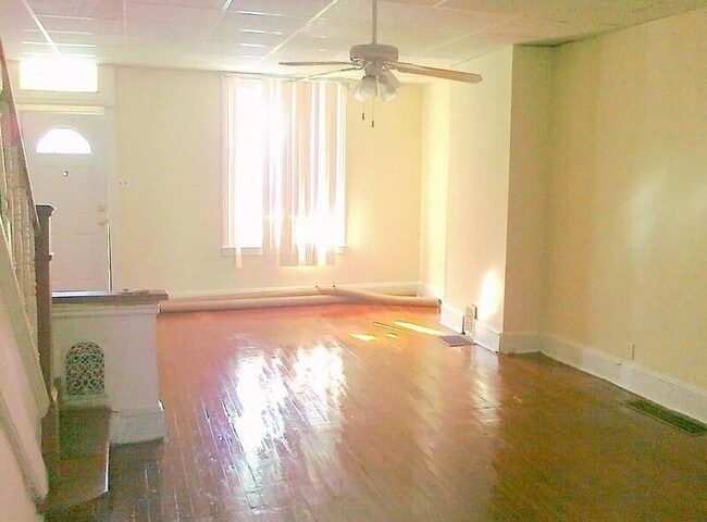 Photo - 915 Maple Terrace