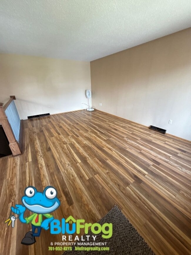 Photo - MO - 8th Ave Duplex Unit MO - 1415 8th Ave NE