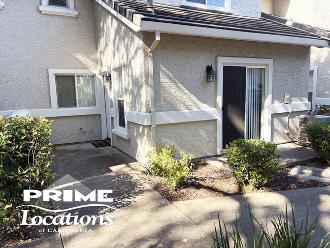 Building Photo - Best value 3 bedroom condo with attached garage
